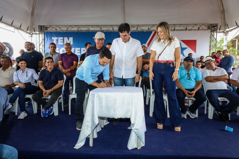 ENTREGA ASFALTO/ Ordem de Serviço que autorizará o início das obras de construção e pavimentação da PA-253/Sua Casa/Posto de saúde/Estádio de Futebol/FT Alex Ribeiro Ag Pará <div class='credito_fotos'>Foto: Alex Ribeiro / Ag. Pará | <a href='/midias/2023/originais/17895_8aaedf98-ee79-9299-fdec-8c0b73b835d8.jpg' download><i class='fa-solid fa-download'></i> Download</a></div>