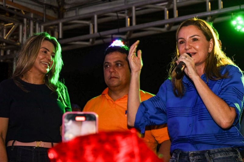 Vice Governadora Hana Ghassan participa de entrega de brinquedos do Vereador Roni Gás na Cabanagem - Fotos Pedro Guerreiro AgPará <div class='credito_fotos'>Foto: Pedro Guerreiro / Ag. Pará | <a href='/midias/2023/originais/17924_416e364a-4bf6-df96-f499-272930bf8987.jpg' download><i class='fa-solid fa-download'></i> Download</a></div>