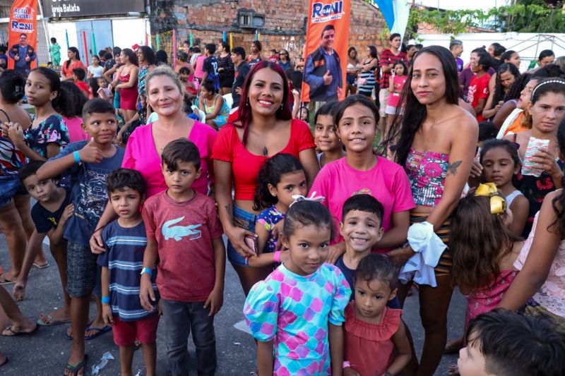 Vice Governadora Hana Ghassan participa de entrega de brinquedos do Vereador Roni Gás na Cabanagem - Fotos Pedro Guerreiro AgPará <div class='credito_fotos'>Foto: Pedro Guerreiro / Ag. Pará | <a href='/midias/2023/originais/17924_aabbd91f-71cf-adc5-58c1-86fdbc3d564f.jpg' download><i class='fa-solid fa-download'></i> Download</a></div>