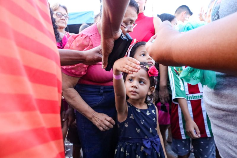 Vice Governadora Hana Ghassan participa de entrega de brinquedos do Vereador Roni Gás na Cabanagem - Fotos Pedro Guerreiro AgPará <div class='credito_fotos'>Foto: Pedro Guerreiro / Ag. Pará | <a href='/midias/2023/originais/17924_ae1cf650-0375-f762-5e70-6ef85a01feb7.jpg' download><i class='fa-solid fa-download'></i> Download</a></div>