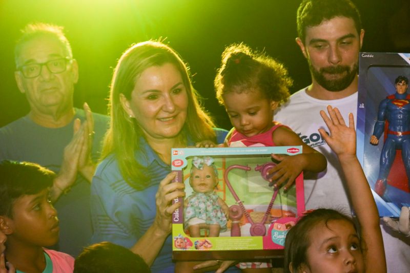 Vice Governadora Hana Ghassan participa de entrega de brinquedos do Vereador Roni Gás na Cabanagem - Fotos Pedro Guerreiro AgPará <div class='credito_fotos'>Foto: Pedro Guerreiro / Ag. Pará | <a href='/midias/2023/originais/17924_f8853dda-452d-02d3-faad-e4a3cb0b0d3b.jpg' download><i class='fa-solid fa-download'></i> Download</a></div>