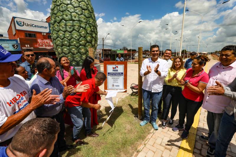 Praça do Produtor foi entregue pelo governador
