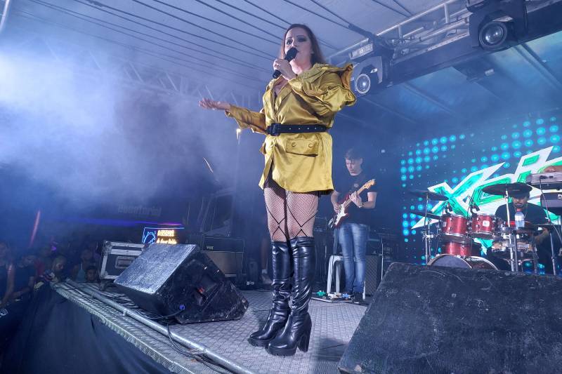 Hellen Patrícia- Vocalista da Banda Xeiro Verde