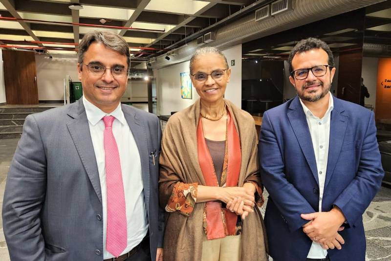 André Lima, secretário extraordinário de Controle do Desmatamento e Ordenamento Territorial do MMA (e); ministra do Meio Ambiente, Marina Silva, e o titular interino da Semas, Rodolpho Zahluth Bastos