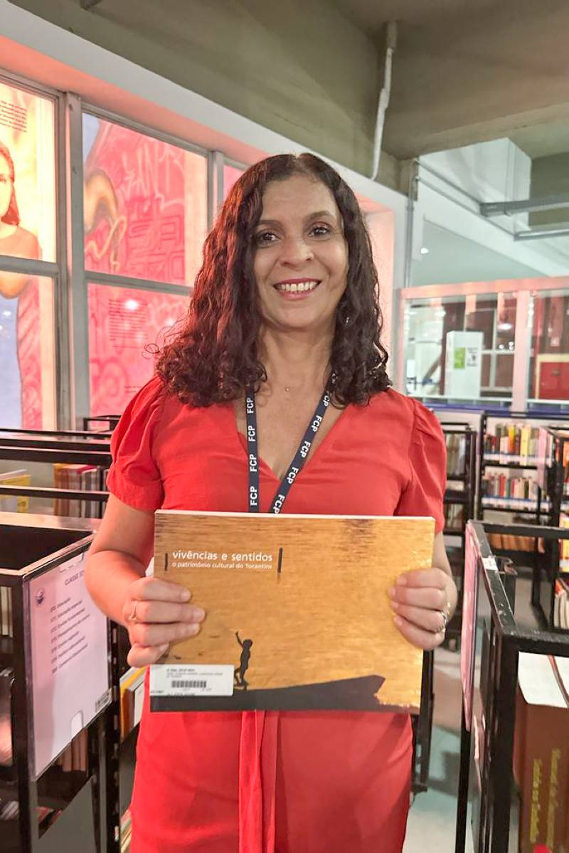  Simone Rabelo é bibliotecária