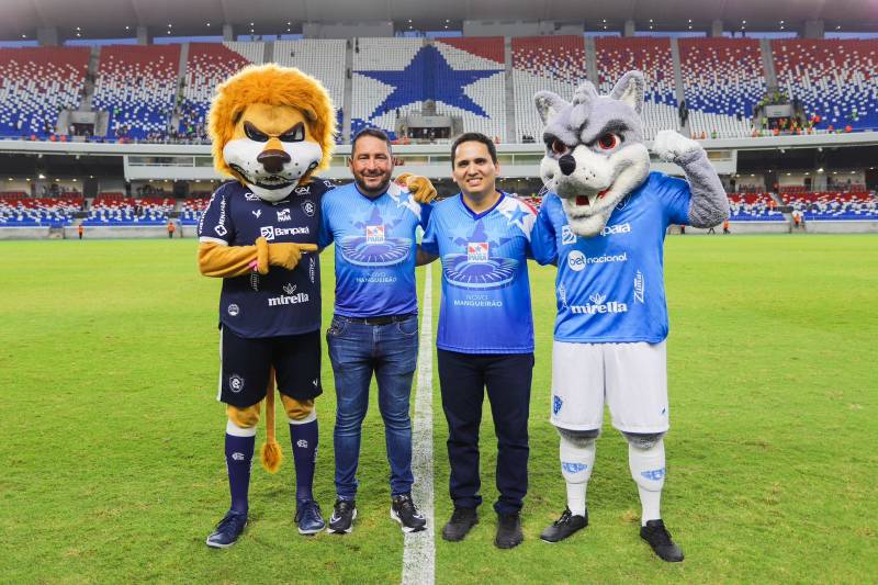 Cássio Andrade, secretáro da Seel, e o adjunto da pasta , Gleisson Oliveira, ao lado dos mascotes de Paysandu e Remo
