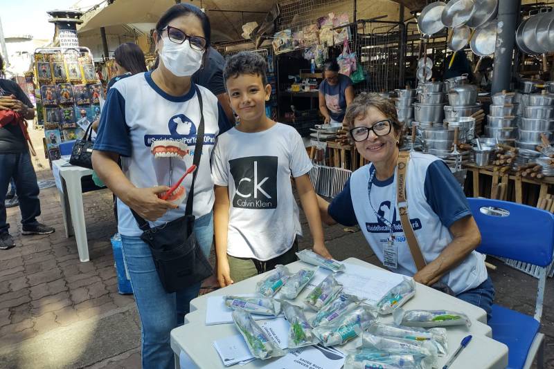 Kits de higiene bucal foram distribuídos durante a ação organizada pela Sespa para marcar o "Maio Amarelo"