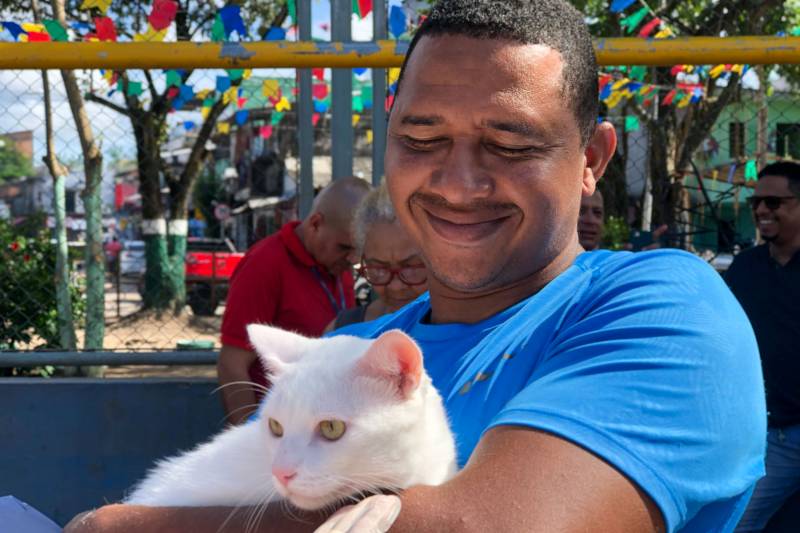 Junior Gomes e o gatinho Sete
