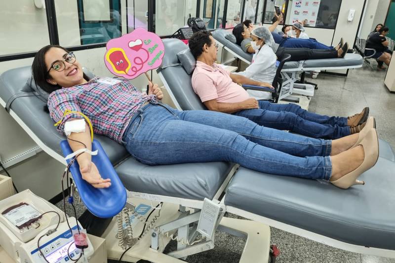 colaboradora,  Aline, que e responsável pela Agência Transfusional do Jean Bitar e organizadora da campanha de doação de sangue.