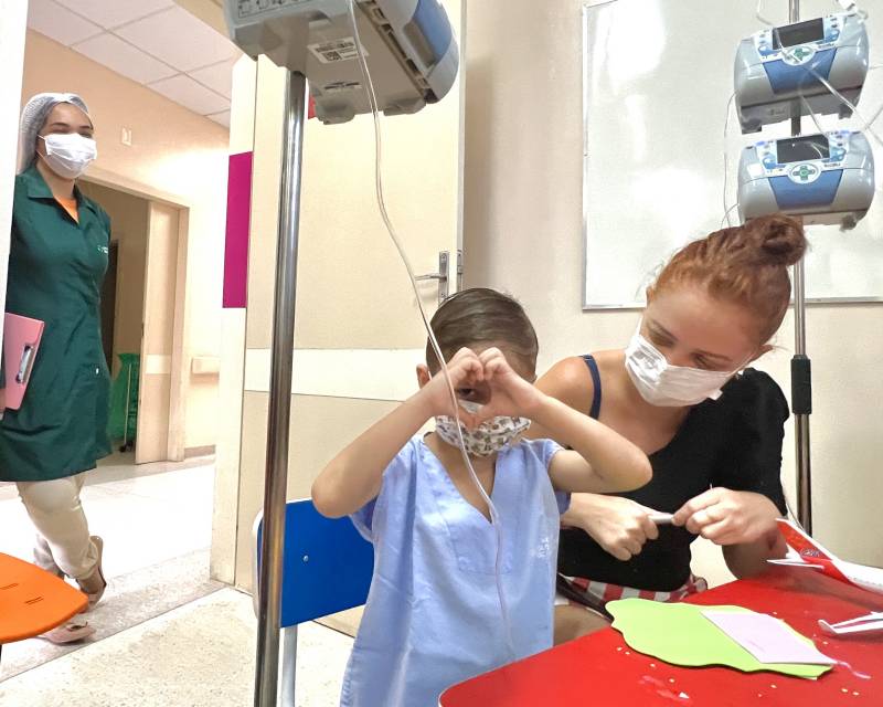 O pequeno Wanderley Couto, de 5 anos, confeccionou o próprio porta-retrato.