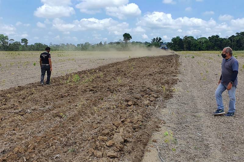 Fiscais da Agencia de Defesa Agropecuária realizam fiscalização  do período em que é proibido cultivar soja 