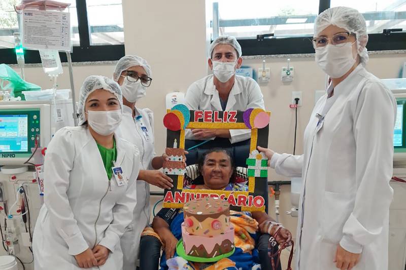 Paciente também comemora seu aniversário junto com o Centro Hemodiálise dos Caetés