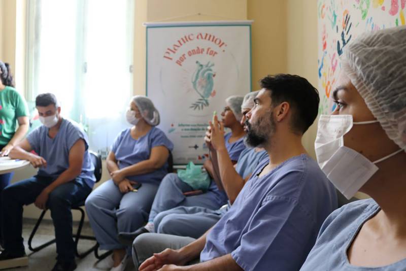 Equipe multiprofissional da UTI adulto atenta às informações sobre doação de órgãos e tecidos