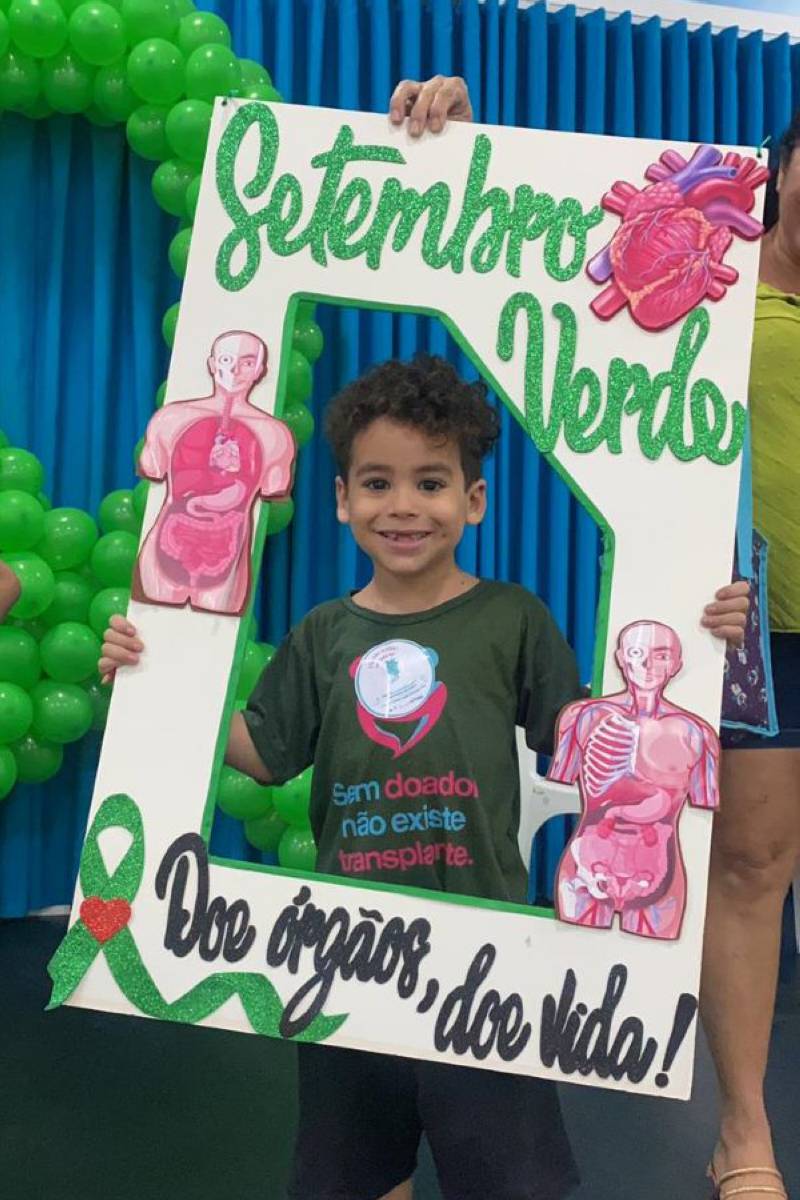 Paciente atendido pela TRSP participa de ação no shopping