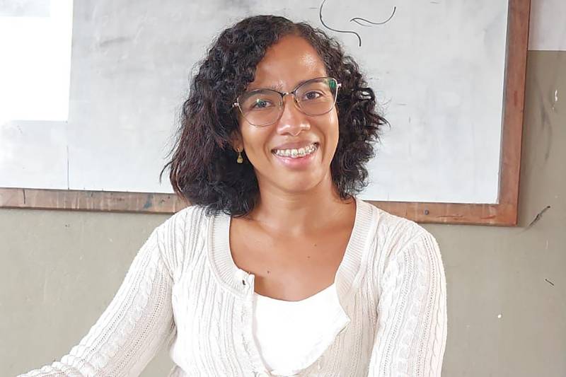 Professora Deysiane reforço escolar Português