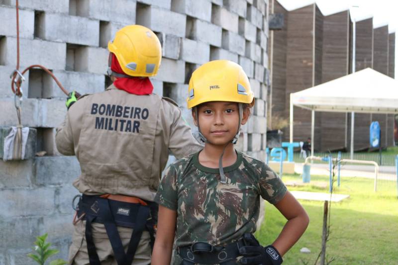 Evellyn Thailla, 11 anos, adorou o Rapel