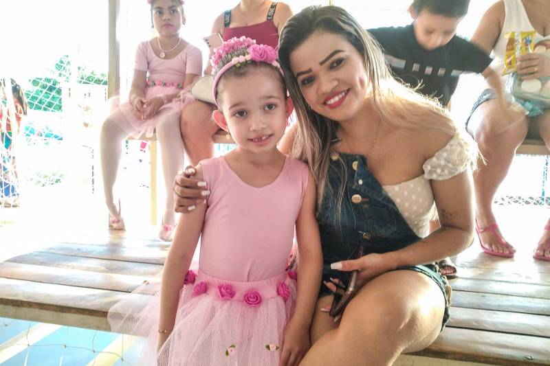 Renata Santos e a filha Heloísa Cunha, emoção pela primeira apresentação da filha.