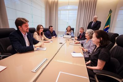 notícia: Renomado economista americano visita Belém e apresenta propostas ao Governo do Pará