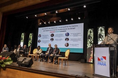 notícia: Governador defende bioeconomia e floresta como nova commodity global em evento internacional 