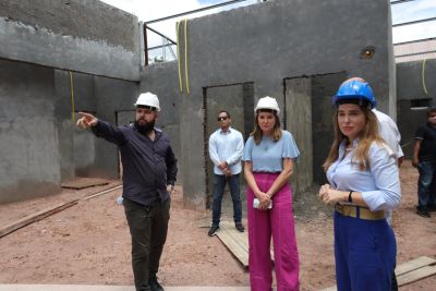notícia: Vice-governadora e Secretário de Educação visitam obras da creche de Curuçambá