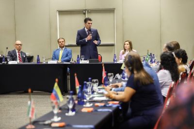 notícia: Governo do Pará e Parlamento Amazônico debatem desenvolvimento socioeconômico e ambiental em Belém