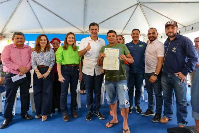 notícia: Governo do Pará entrega títulos de terra e beneficia 500 moradores de Abaetetuba