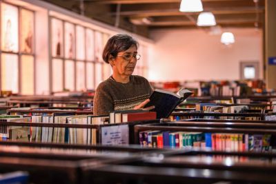 notícia: Biblioteca Pública Arthur Vianna perdoa multas de quem devolver livros com empréstimo em atraso