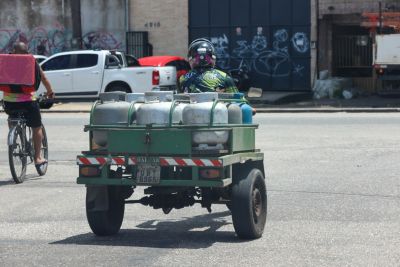 galeria: Cotidiano - carros - entrega de gás