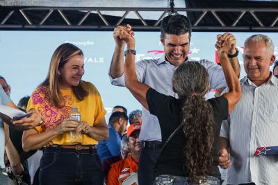 notícia: Em Itaituba famílias recebem cheques do Sua Casa e cartas de crédito do CredCidadão   
