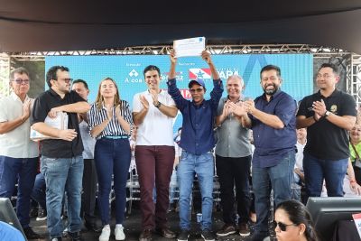 notícia: No dia do aniversário da cidade, moradores de Santarém são contemplados com regularidade ambiental e fundiária 