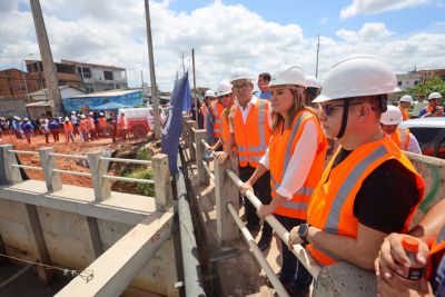 notícia: Governadora em exercício, Hana Ghassan, fiscaliza as obras de macrodrenagem do Canal da Mundurucus 