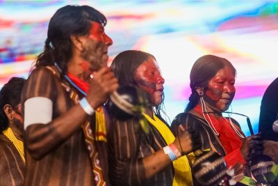 Danças tradicionais na abertura do evento 