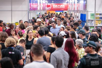 notícia: Governador do Pará visita 26ª edição da Feira do Livro e Multivozes, em Belém