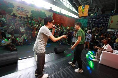 notícia: Vozes da baixada brilham no show da quarta noite da Feira Pan-Amazônica do Livro