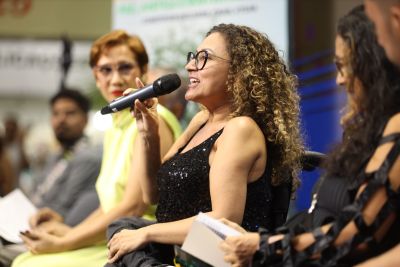 galeria: Feira do Livro - Arena Multivozes - Sarau Na Feira "Entre os braços, em muitas vozes, a paz, uma palavra corpo