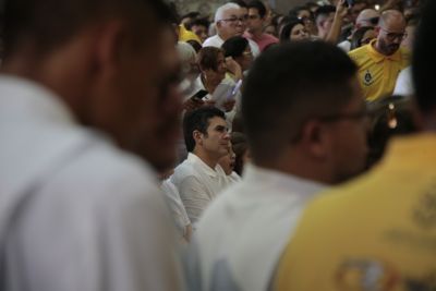 galeria: Governador Helder barbalho e primeira dama Daniela barbalho com filhos missa da descida do glória