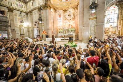 notícia: Imagem Original de Nossa Senhora desce do Glória e fica mais próxima dos fiéis