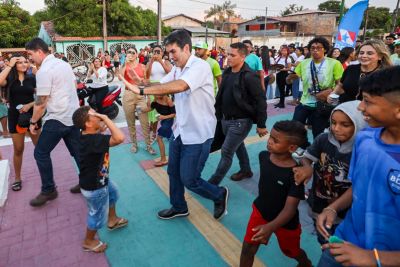 notícia: População de Curralinho já usufrui da Praça da Bíblia, entregue pelo governo do Estado