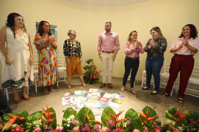 notícia: Fundação Cultural entrega mais de 13 mil livros para escolas da região do Guajará