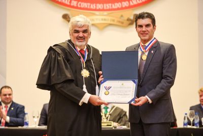 notícia: Tribunal de Contas do Amazonas condecora governador do Pará por gestão eficaz das contas públicas