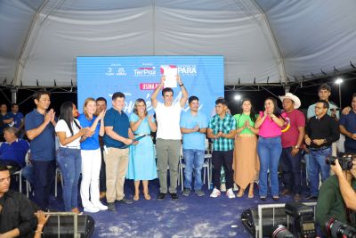 galeria: Governador Helder Barbalho  recebe da prefeitura de tomé açu documento do terreno da usina da paz