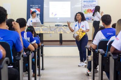 notícia: Secretaria de Justiça leva informação a adolescentes para prevenir uso de drogas