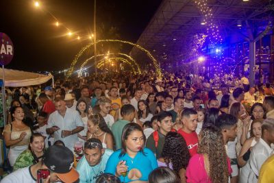 notícia: Milhares de pessoas participam do Réveillon da Estação das Docas