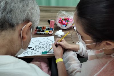 notícia: Atividades manuais estimulam a coordenação motora fina de pessoas com deficiência