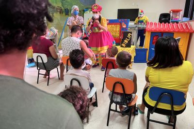 notícia: Voluntários alegram pacientes do Oncológico Infantil no Dia do Enfermo