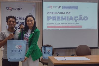 notícia: Alunos da rede pública receberam bolsas de mil reais durante cerimônia premiação do Hackat