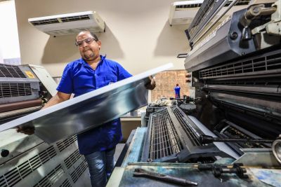 notícia: Gráficos são homenageados e descrevem processo de produção de serviços da gráfica da Ioepa 