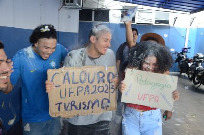 notícia: Estudantes da rede pública de ensino comemoram aprovação na UFPA
