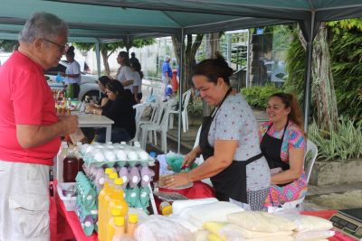 notícia: Feira promovida pela Semas incentiva consumo de produtos da agricultura familiar