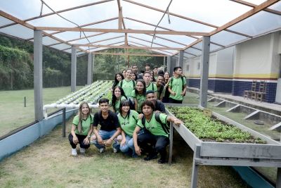 notícia: Horta é utilizada como prática pedagógica em escola estadual de Benevides
